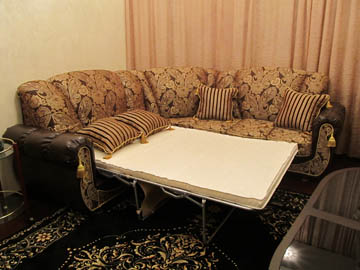 Эркерный диван в гостиную со спальным местом на заказ